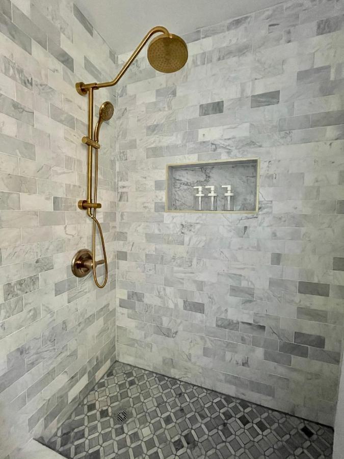 Brand New, Cozy, Modern, One-Bedroom Apartment Falls Church Exterior photo