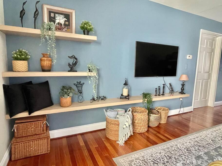 Brand New, Cozy, Modern, One-Bedroom Apartment Falls Church Exterior photo