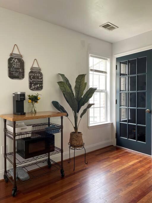 Brand New, Cozy, Modern, One-Bedroom Apartment Falls Church Exterior photo