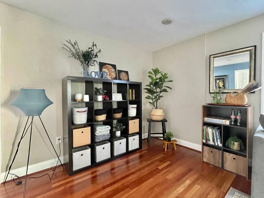 Brand New, Cozy, Modern, One-Bedroom Apartment Falls Church Exterior photo