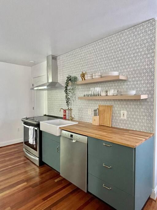 Brand New, Cozy, Modern, One-Bedroom Apartment Falls Church Exterior photo
